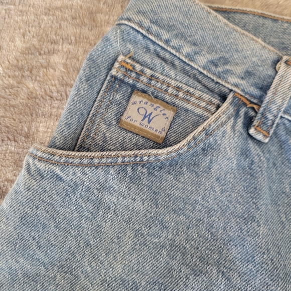 Vintage Women's Wrangler Jean Shorts - Picture 3 of 4